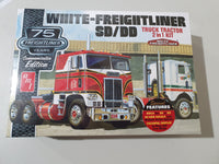 AMT 1:25 WHITE / FREIGHTLINER